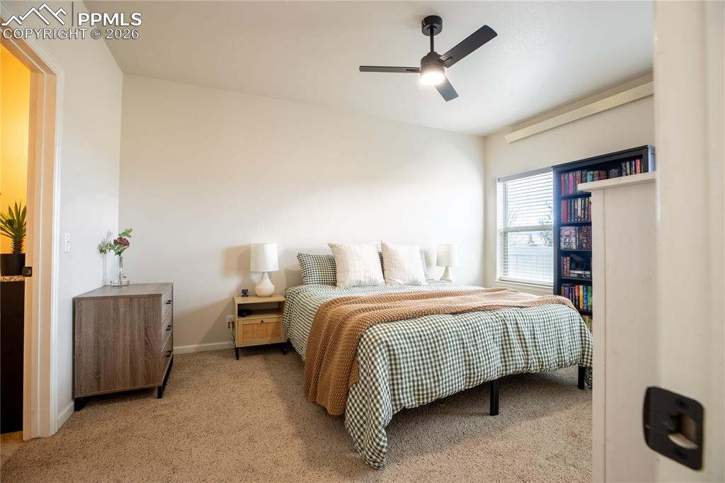 Image 13 of 27: Bedroom