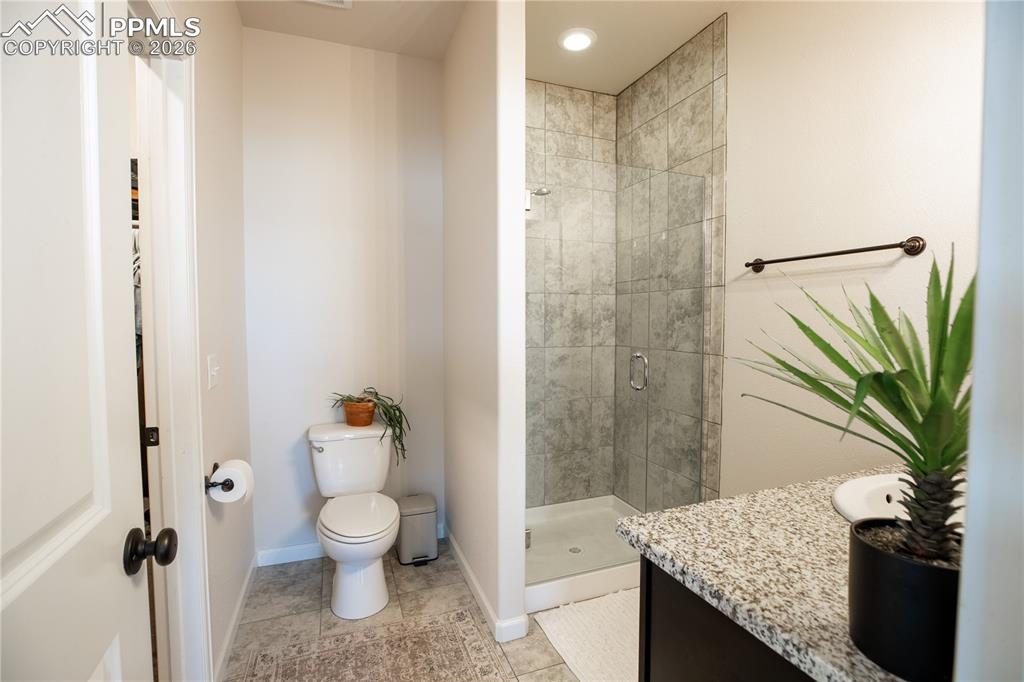 Image 16 of 27: Bathroom