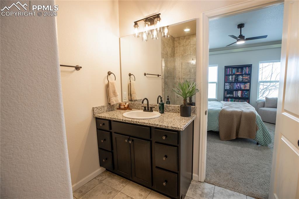 Image 18 of 27: Bathroom