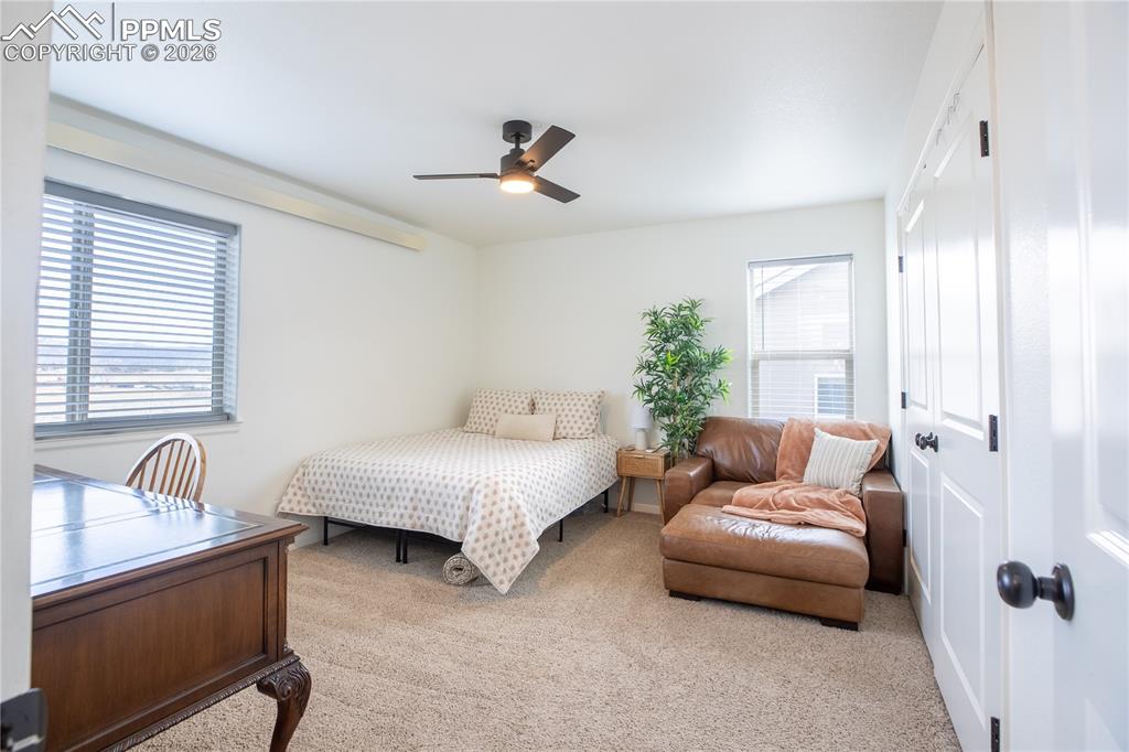 Image 23 of 27: Bedroom