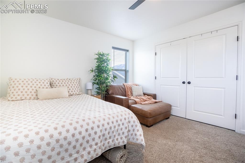 Image 24 of 27: Bedroom