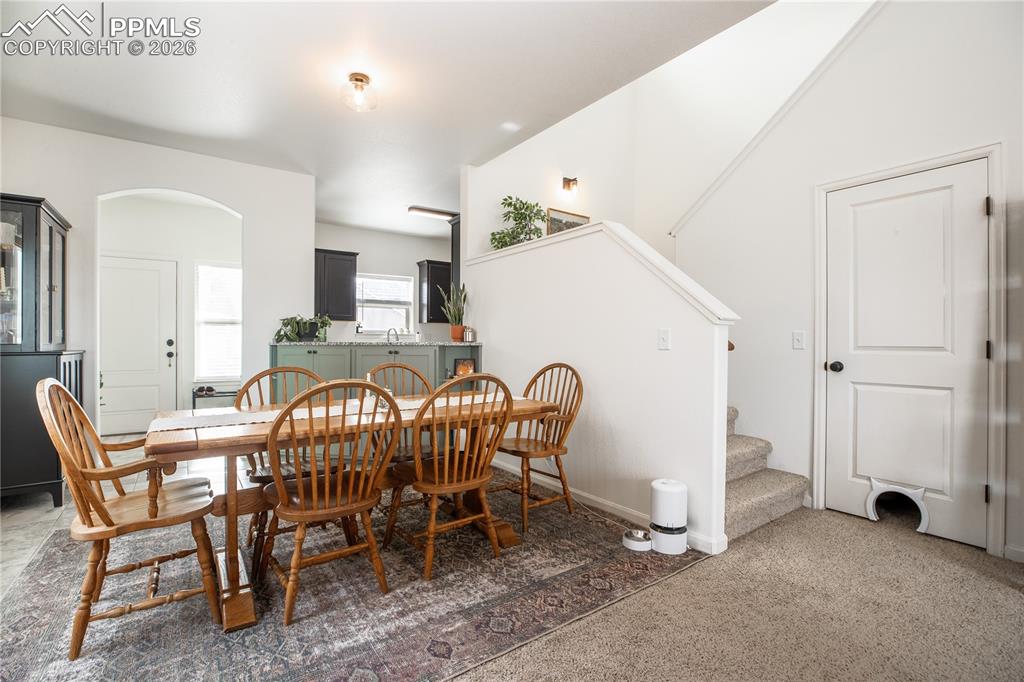 Image 7 of 27: Dining Area