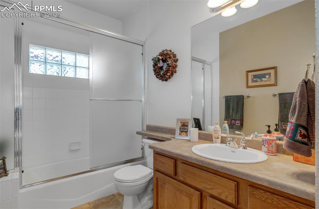 Image 23 of 46: Full bathroom conveniently located near bedroom 2 and 3