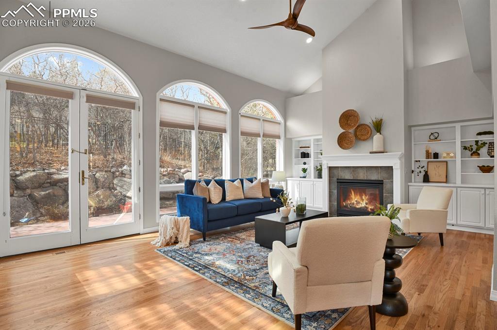 Image 11 of 50: Family Room