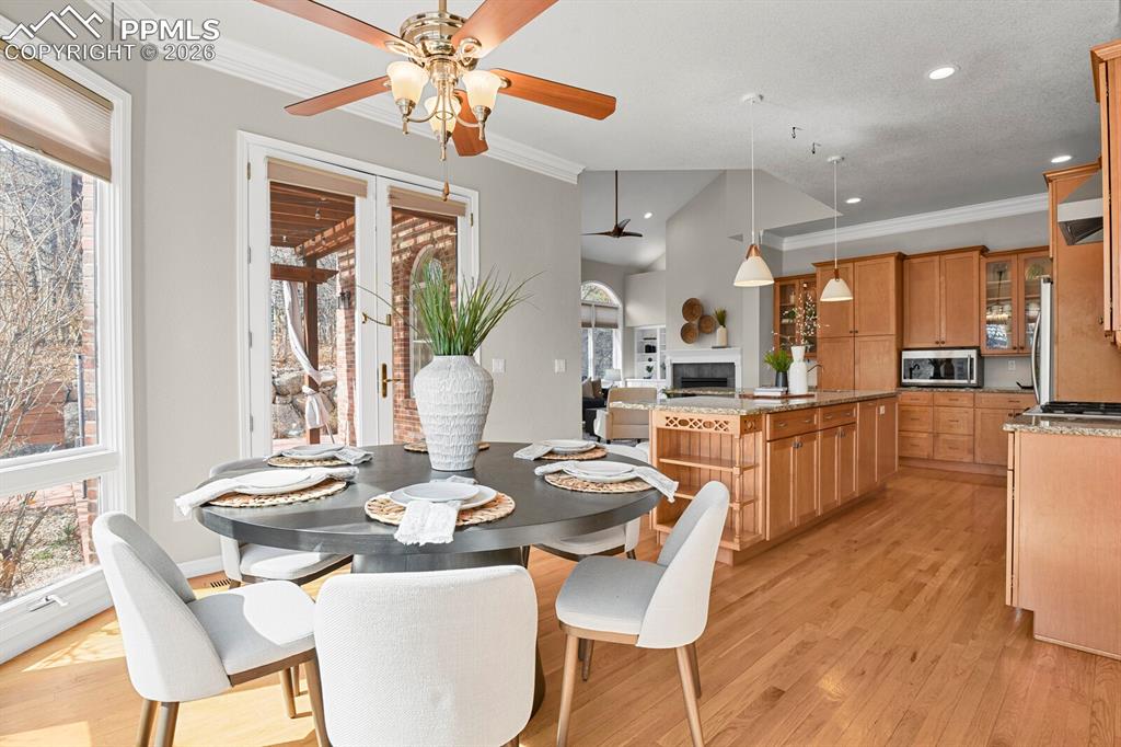 Image 18 of 50: Kitchen