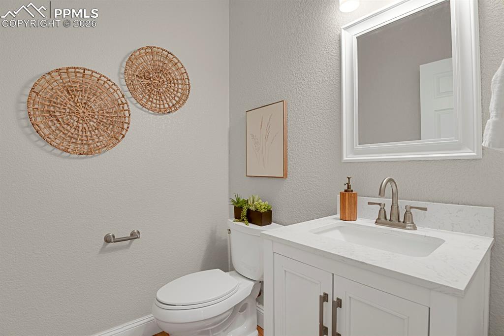 Image 20 of 50: Bathroom