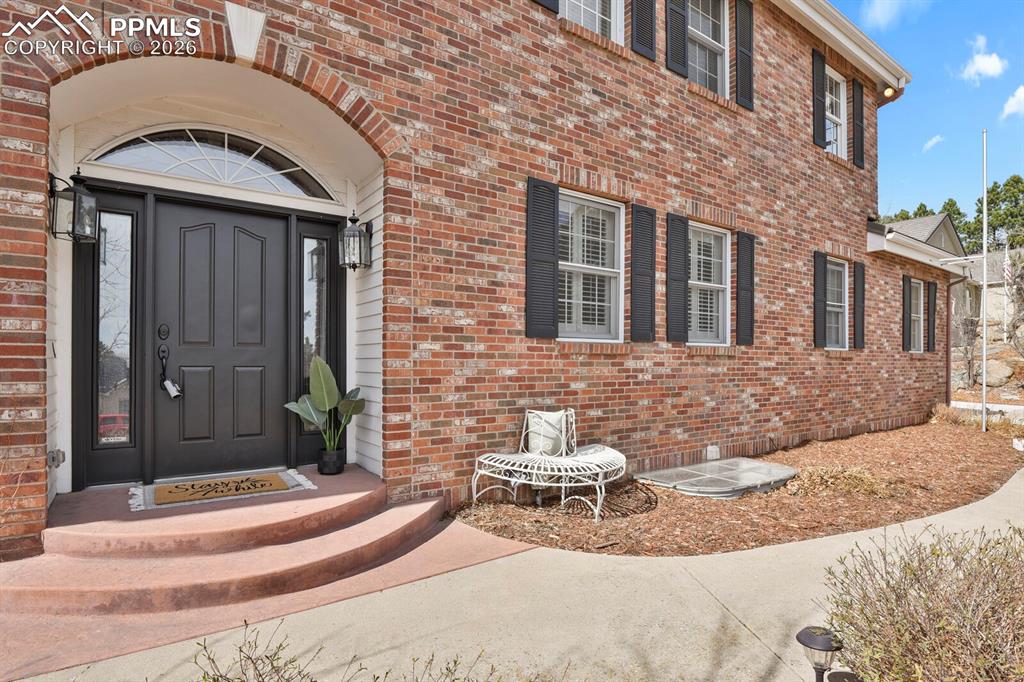 Image 3 of 50: Entry