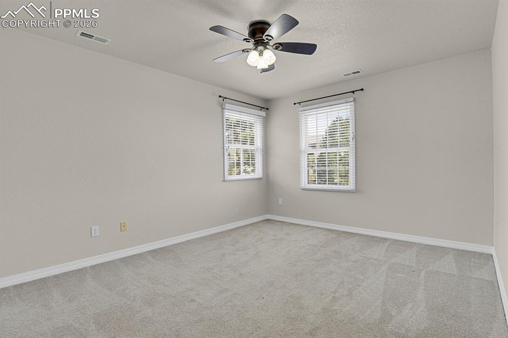 Image 32 of 50: Bedroom