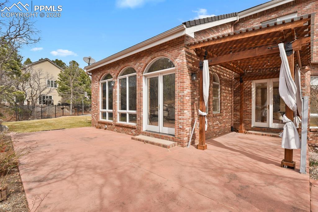 Image 43 of 50: Patio