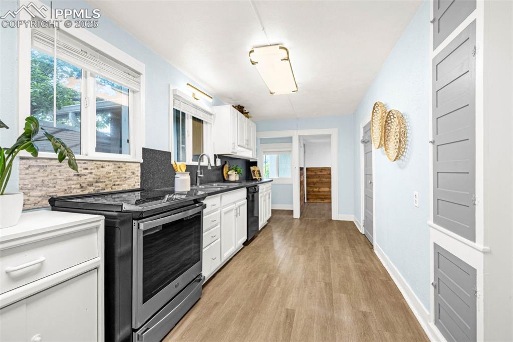 Image 13 of 46: Kitchen