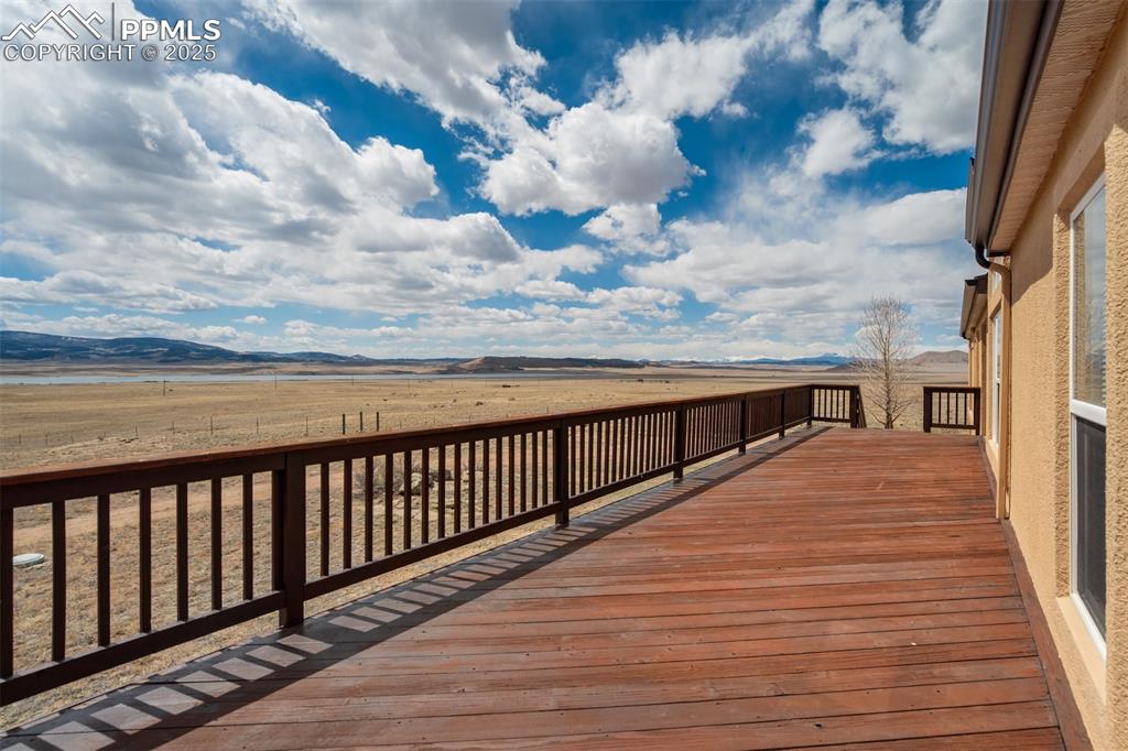Image 24 of 46: Deck