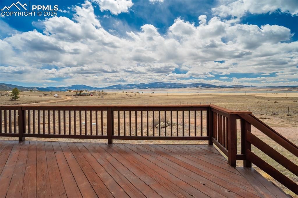 Image 25 of 46: Deck