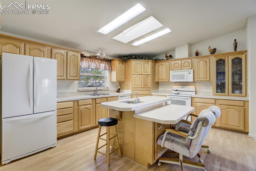 Image 9 of 46: Kitchen
