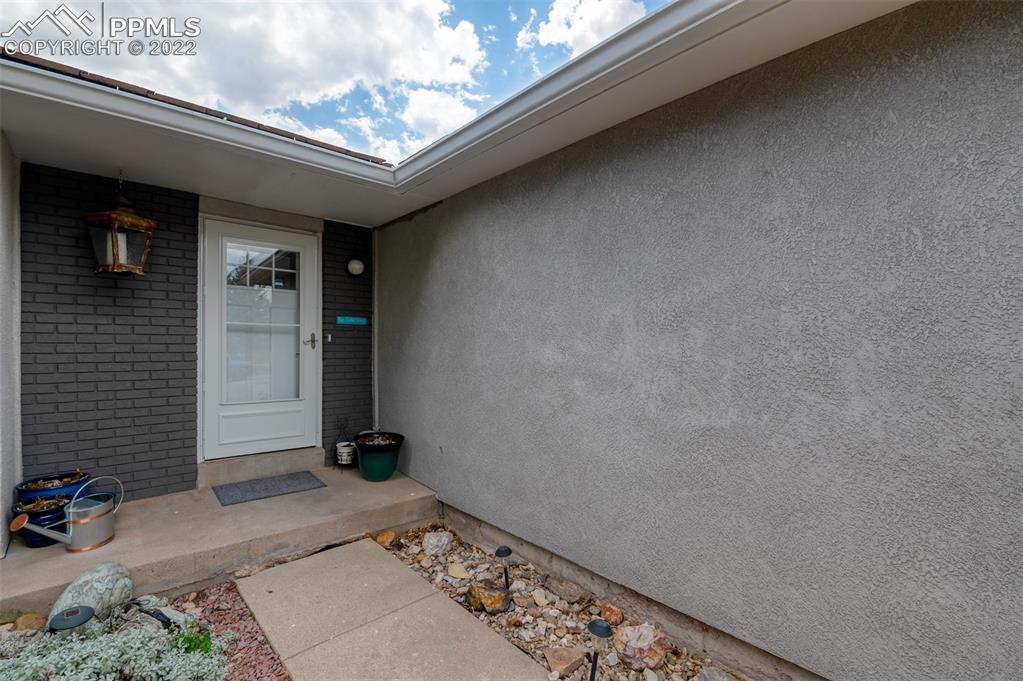 Listing 1366440, Image 2 of 48