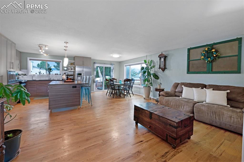 Listing 1366440, Image 3 of 48