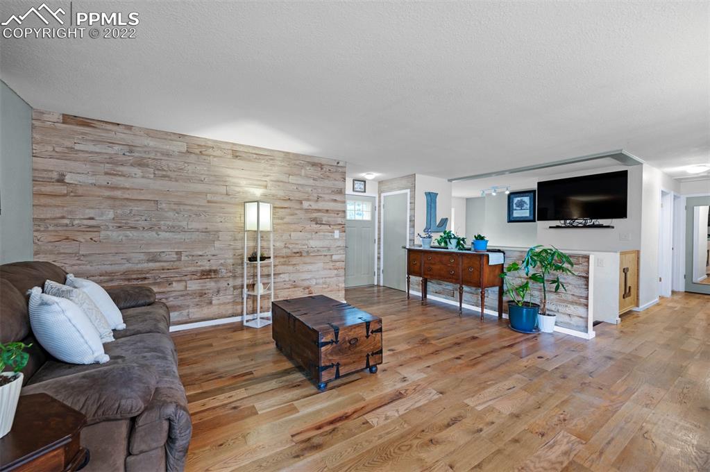 Listing 1366440, Image 5 of 48