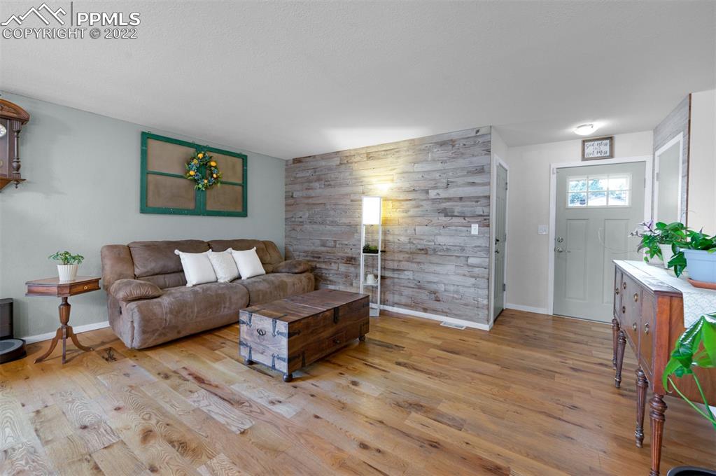 Listing 1366440, Image 6 of 48