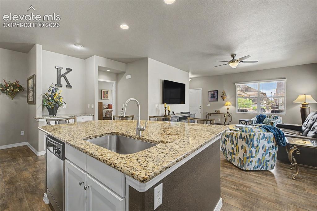 Image 12 of 36: Kitchen
