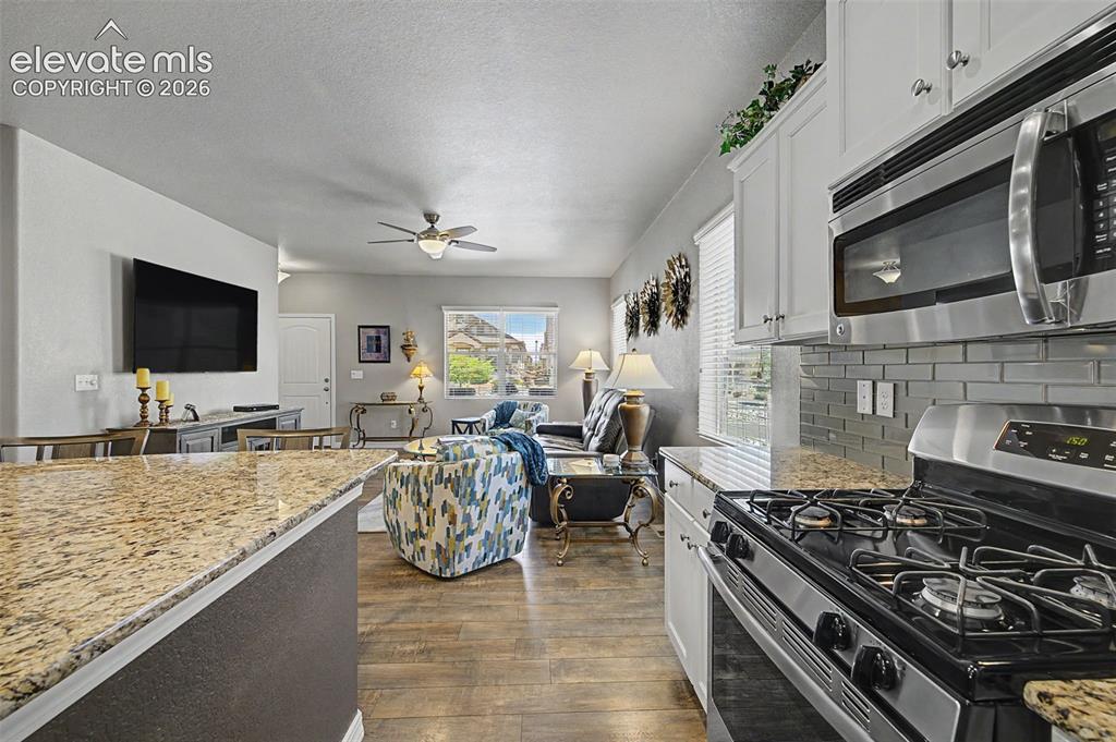 Image 14 of 36: Kitchen