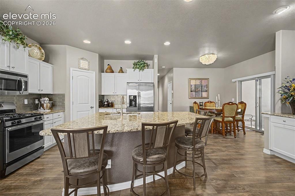 Image 15 of 36: Kitchen