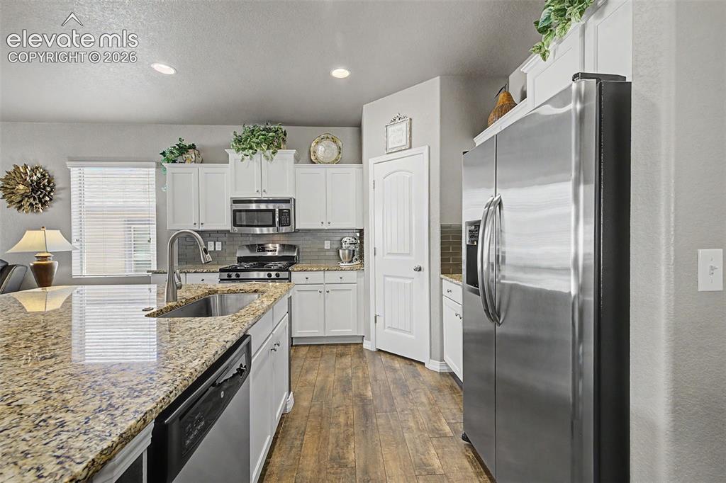 Image 17 of 36: Kitchen