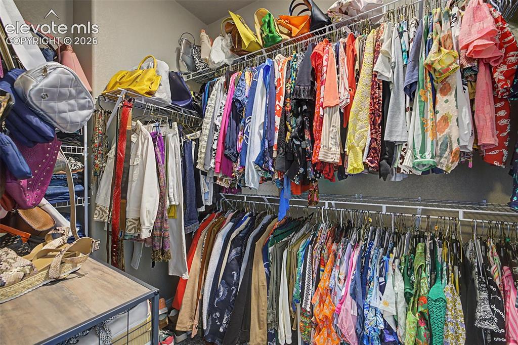 Image 24 of 36: Closet
