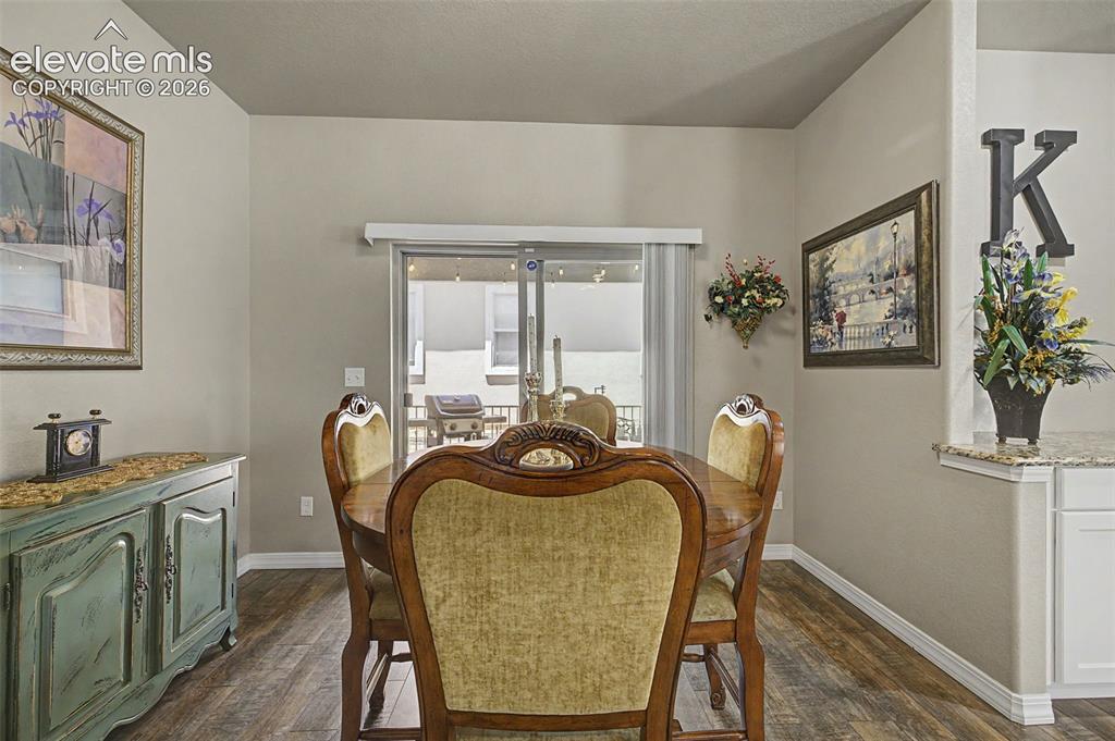 Image 7 of 36: Dining Area