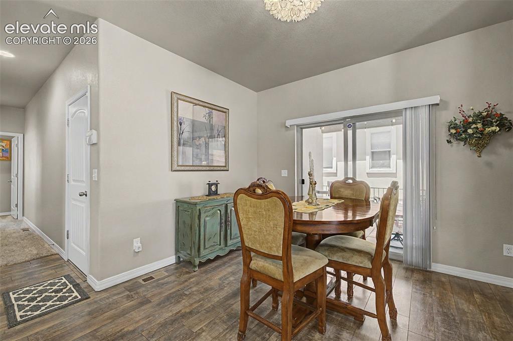 Image 8 of 36: Dining Area