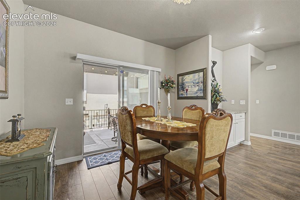Image 9 of 36: Dining Area