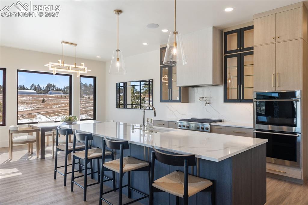 Image 13 of 50: Kitchen