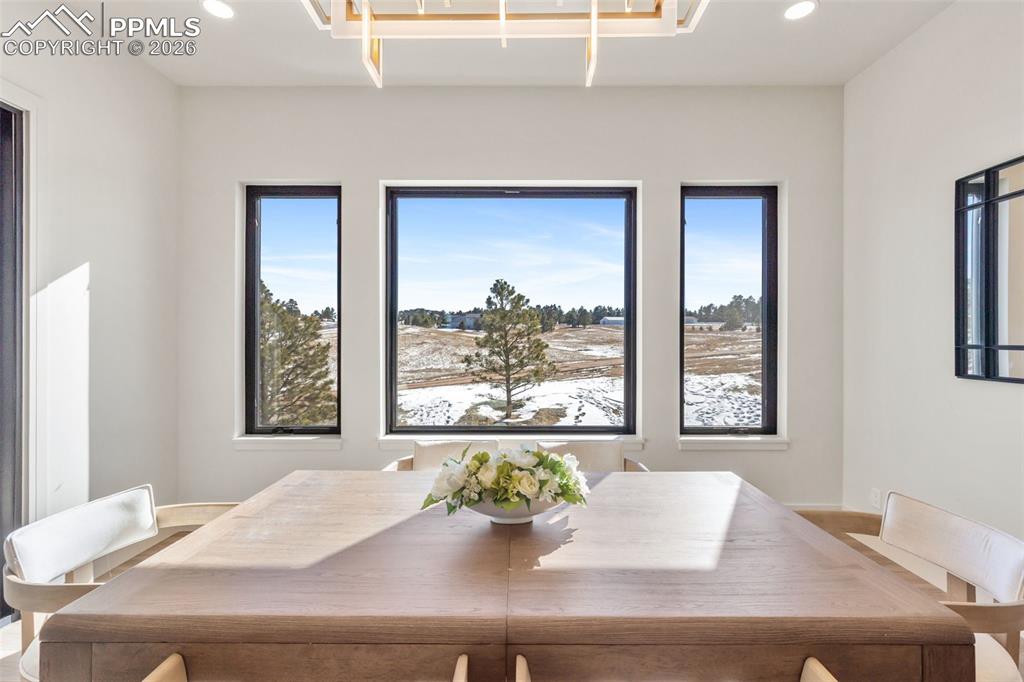 Image 19 of 50: Dining Area