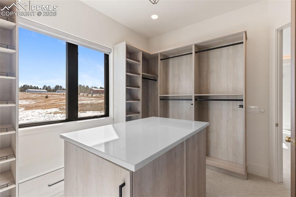 Image 25 of 50: Closet