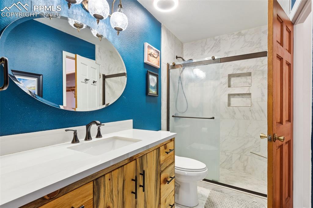 Image 15 of 32: Bathroom