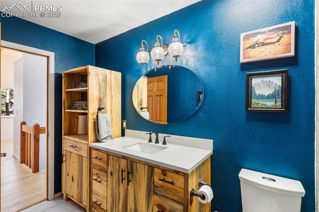 Image 16 of 32: Bathroom