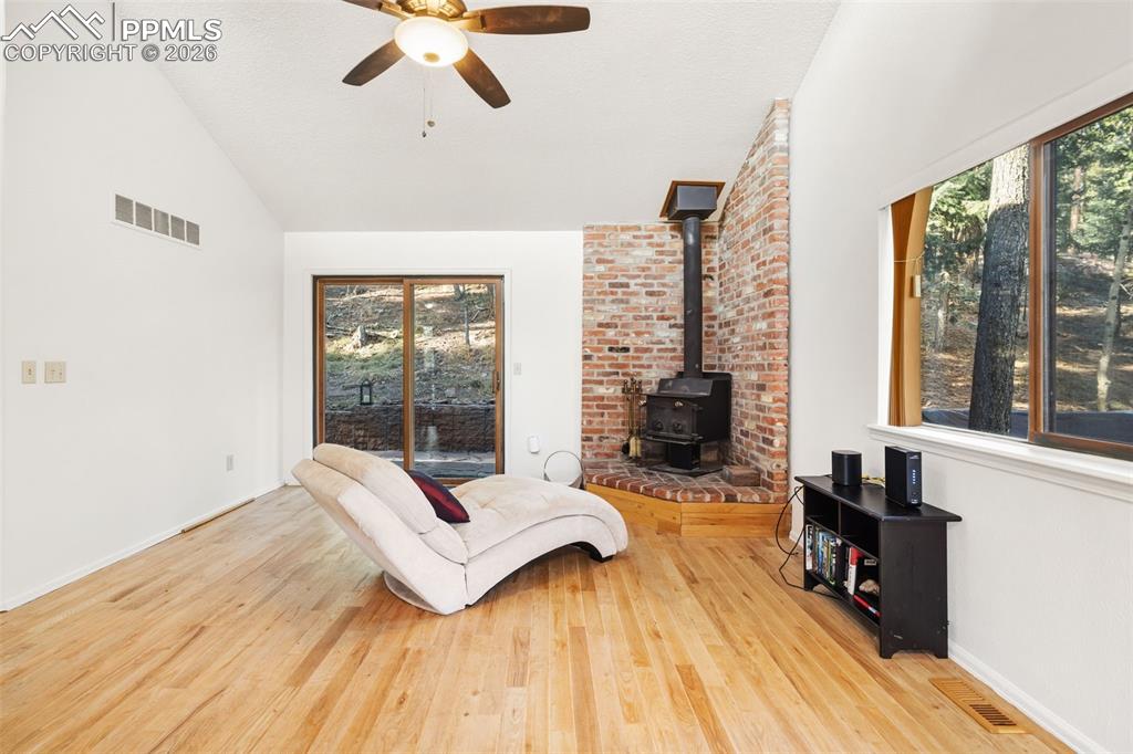 Image 6 of 32: Great Room