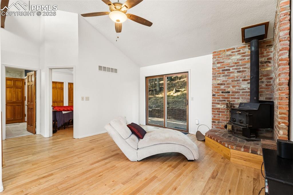 Image 7 of 32: Great Room