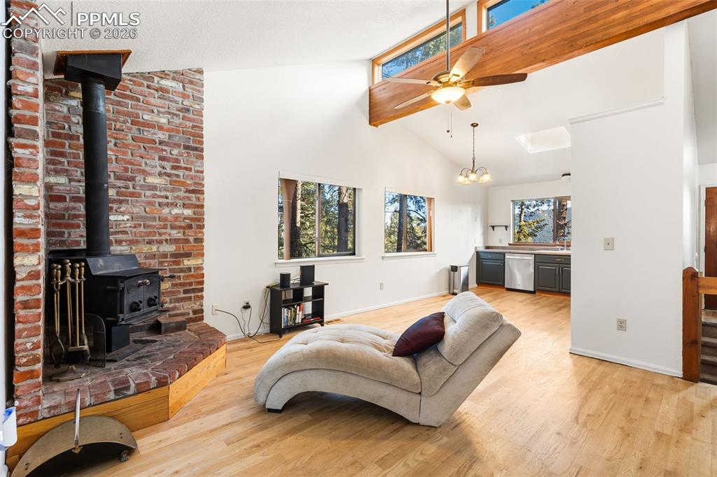 Image 8 of 32: Great Room