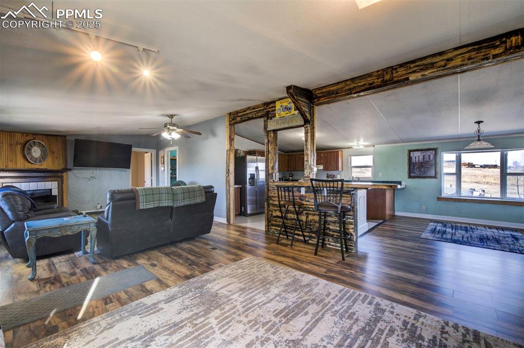 Image 15 of 45: Living Room