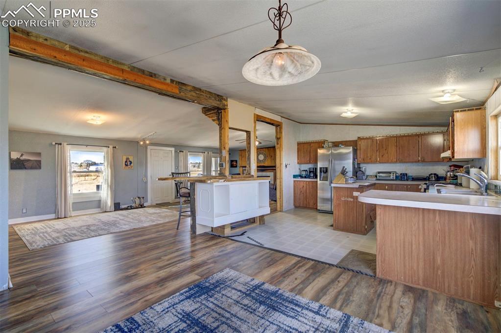 Image 16 of 45: Kitchen