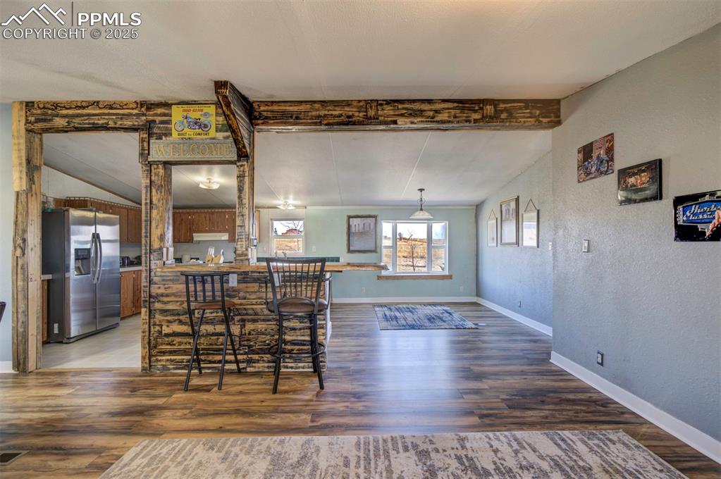 Image 18 of 45: Dining Area