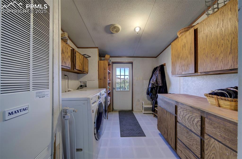 Image 25 of 45: Laundry