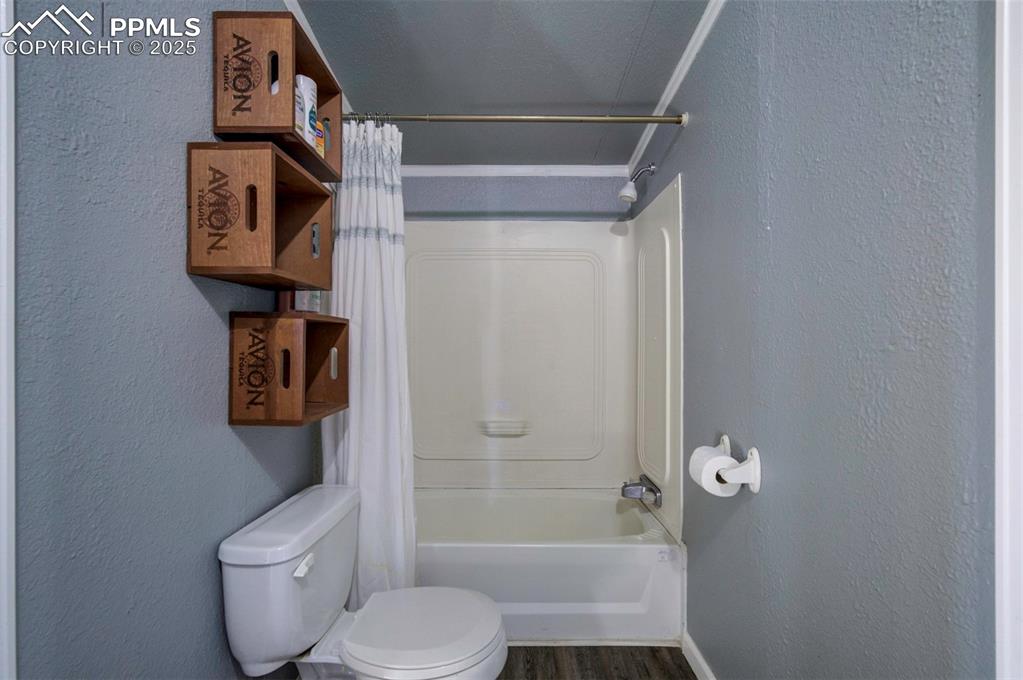 Image 31 of 45: Bathroom