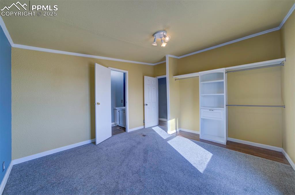 Image 33 of 45: Bedroom