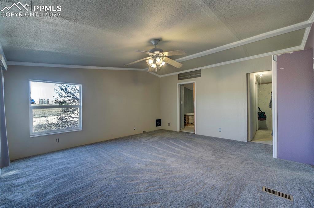 Image 38 of 45: Bedroom