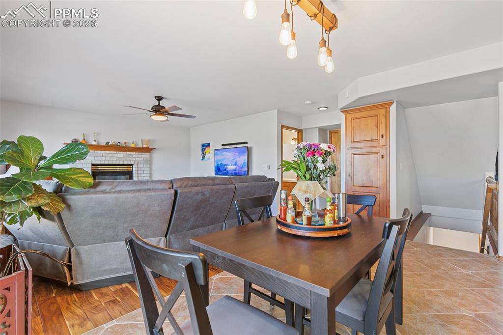 Image 13 of 46: Dining Area