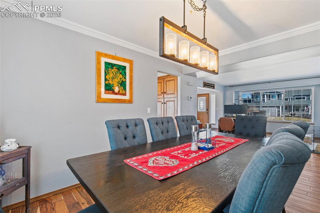 Image 14 of 46: Dining Area