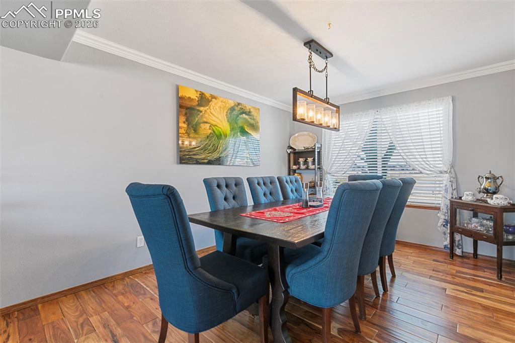 Image 15 of 46: Dining Area