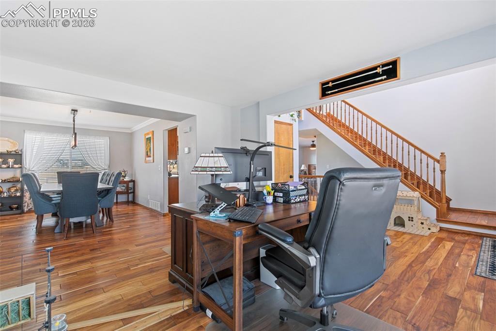 Image 17 of 46: Office