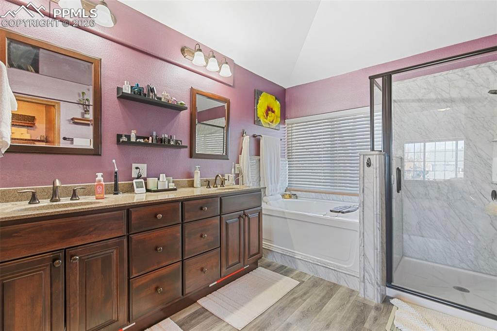 Image 19 of 46: Bathroom