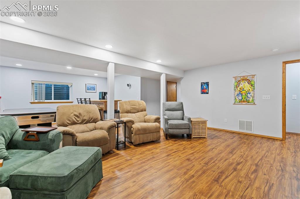 Image 30 of 46: Living Room